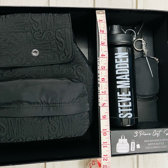 Steve Madden Backpack Bottle Earbud Case 3 Pc Gift Set - Picture 8 of 8